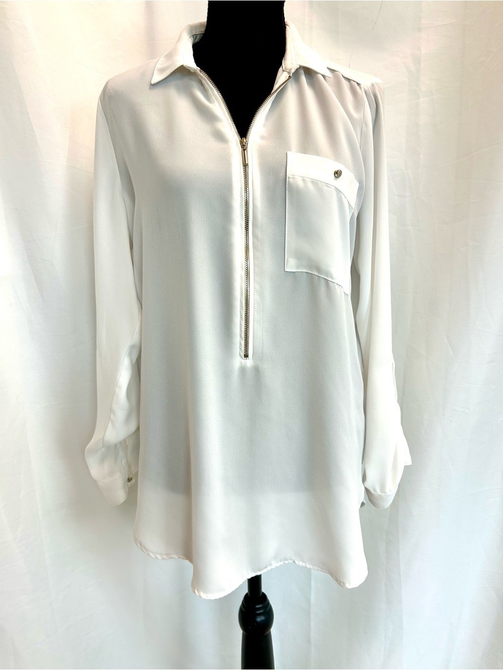 Dynamite Women's Zip-Front Ivory White Blouse with Pocket & Roll tab sleeves M - Picture 2 of 11